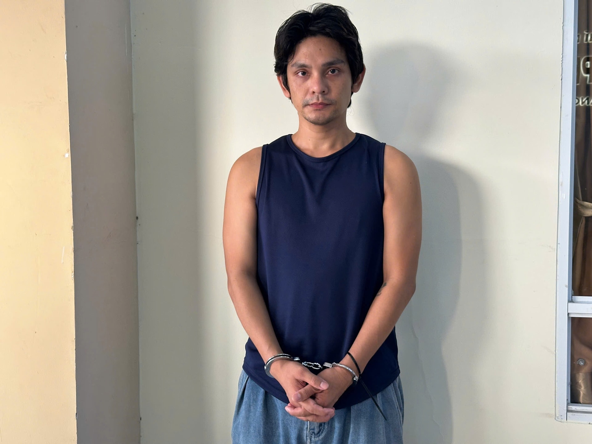 Thần tượng một thời bị bắt
