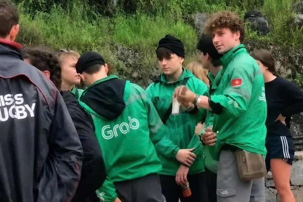 Vì sao khách Tây chưa hết ‘phát cuồng’ săn áo Grab tại Việt Nam?