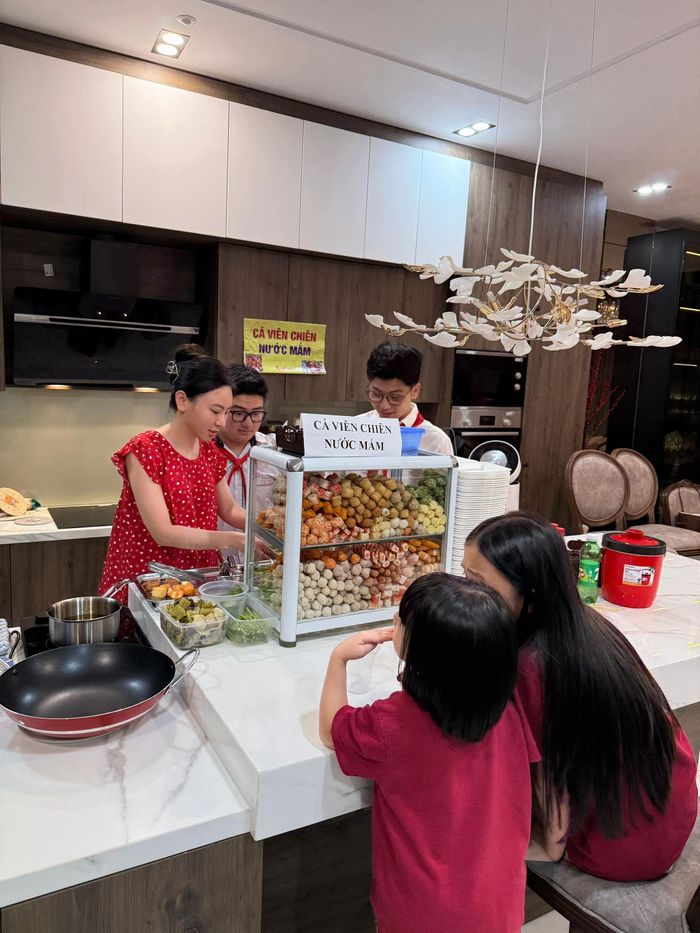 Tiệm cơm tấm, hủ tiếu đặc biệt ở TP.HCM của ‘phú bà TikTok’