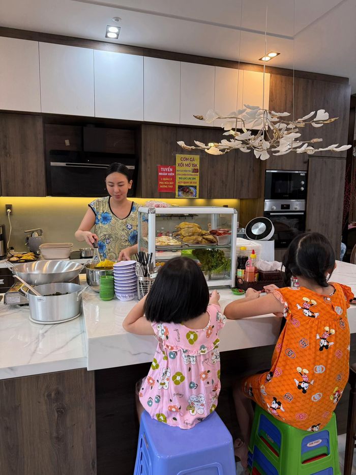 Tiệm cơm tấm, hủ tiếu đặc biệt ở TP.HCM của ‘phú bà TikTok’